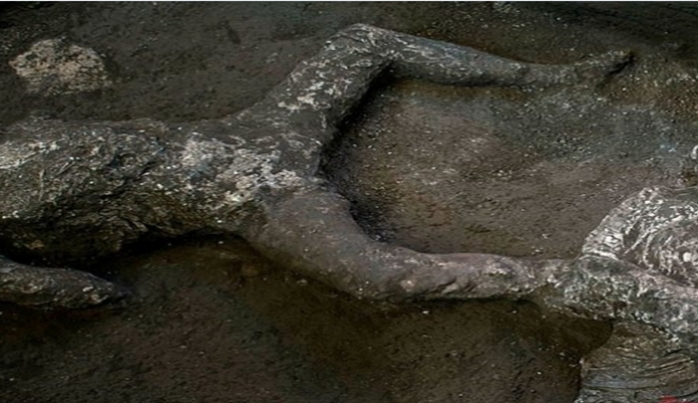 Pompei Antik Kenti'nde yaplan kazlarda 2 insan bedeni bulundu