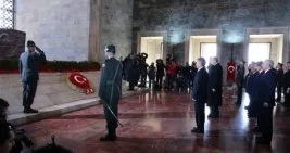 Taşlara, ölmüşlere tapınmayın!