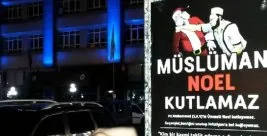 ‘Müslüman Noel Kutlamaz’ afişine para cezası