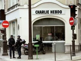 Paris’te karikatür dergisine baskın: 12 ölü