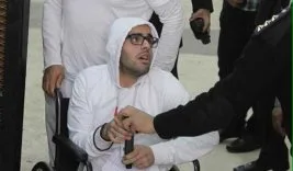 Açlık grevindeki aktivisti narkozsuz ameliyat etmişler