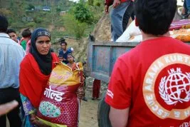 İHH Nepal’de insani yardım dağıtımlarına başladı
