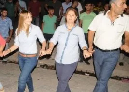 Halk cenaze törenlerinde, HDP’liler PKK halayında