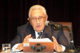 Kissinger: Esed kalsın IŞİD gitsin