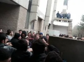 ODTÜ’de sol çeteler namaz kılan öğrencilere saldırdı (VİDEO)