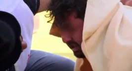 İnsan kaçakçısına çocuk cesetlerini gösterdiler!