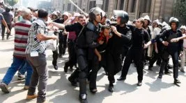 Mısır cuntası devrimin yıldönümünde kan döktü