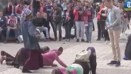 Hollandalı taraftarlardan mültecilere alçakça muamele