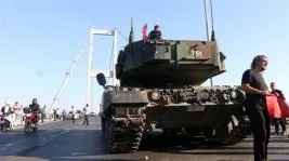 Akif Emre, darbe girişimini yorumladı