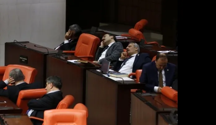Milletvekillerinin maaşı 1240 lira artacak