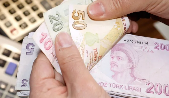 Hazine 913,6 milyon lira borçlandı