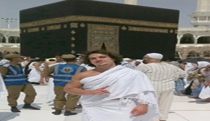 ‘Bodrumda sessizce namaz kılıyordum’