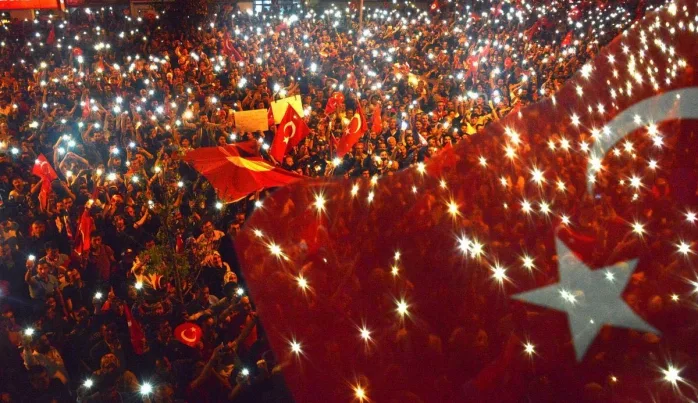 Demokrasi özgürlük ve halkların kardeşliği yalanı