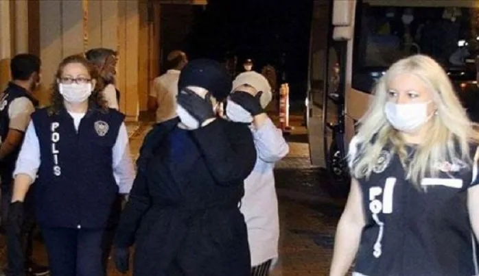Uşak’ta kız öğrencilere yönelik gözaltında “başörtülerinin açılması” ve “çıplak arama” iddiaları