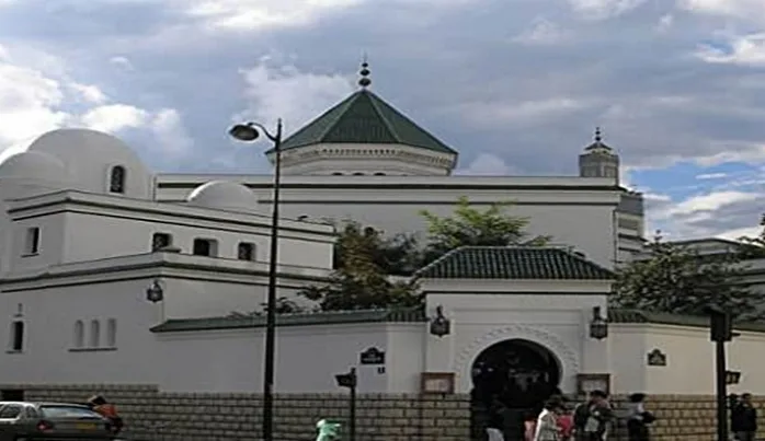 Le Figaro: Kapatılan cami sayısı bakanı tatmin etmedi
