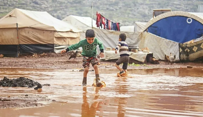 145 kamp çamur içinde
