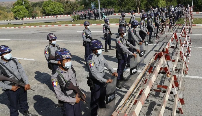 Myanmar’da askeri darbe: Ülke lideri ve devlet başkanı gözaltında