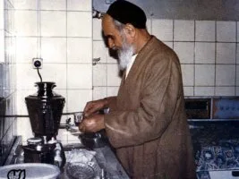 “Humeyni ülkeyi saraylarda değil, hasır üzerinde yönetti”