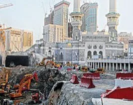 Kabe’nin çevresi şantiye gibi