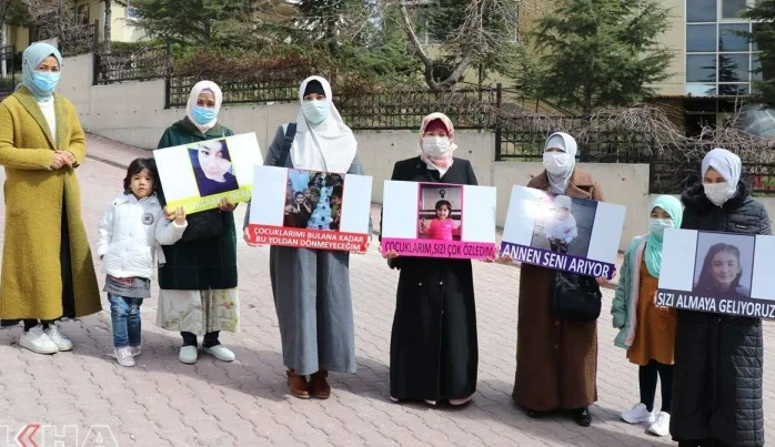 ​Doğu Türkistanlı anneler evlatları için başlattıkları yürüyüş kapsamında Ankara’ya ulaştı