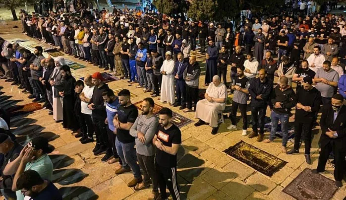 Filistinliler, siyonist işgal saldırganlığa cevabı sabah namazına akın ederek verdi