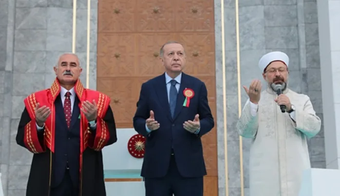 Laikliği tartışıyor gibi yapmak