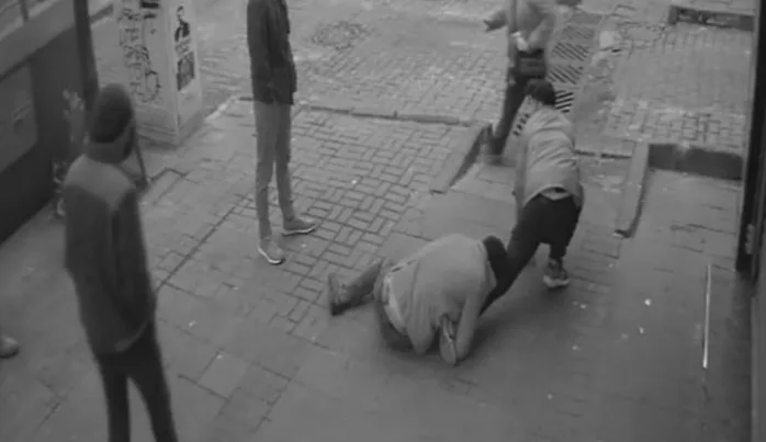 Gaspçılar bıçakladı, devlet sınır dışı etti! Türkiye’de yabancı olmak!
