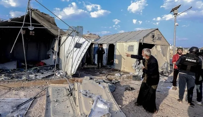 Esed rejiminin İdlib’de çadır kampa düzenlediği saldırıda 6 sivil katledildi, 75’i yaralandı