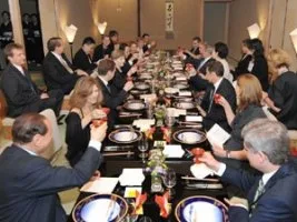 G-8'den&nbsp;havyarlı ve şaraplı açlık zirvesi!