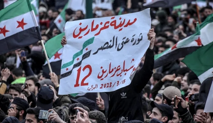 Suriye’de halk direnişinin 12. yıl dönümünde rejim karşıtı gösteriler düzenlendi