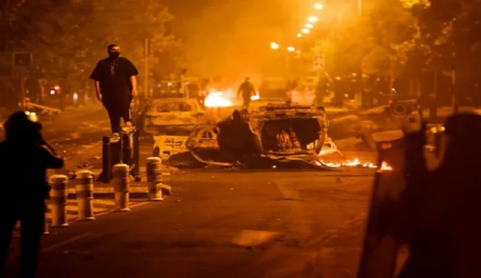 Fransa’daki protestolarda bin bina, 5 bin araç yakıldı