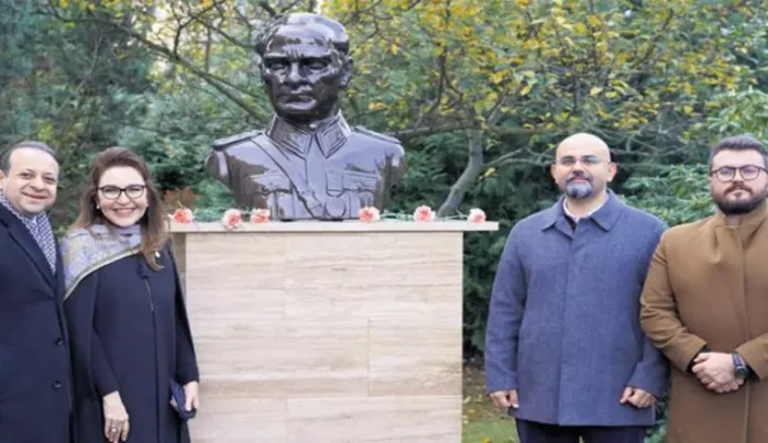 Kuzey Kore ve Türkiye dışında heykelperest ülke kalmadı