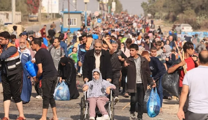 Güneye gitmeye zorlanan Gazze halkı göç yolunda