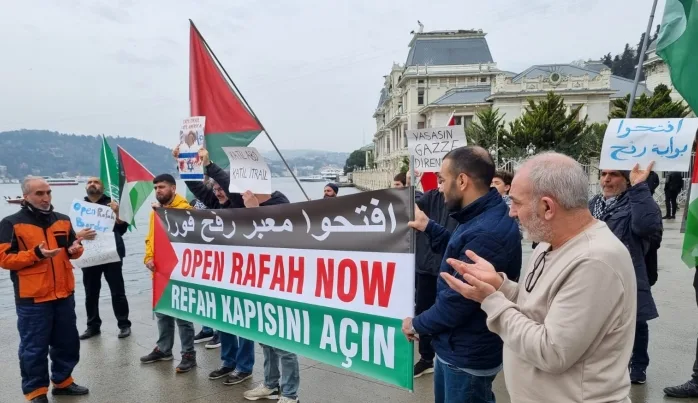 İstanbul Mısır Konsolosluğu önünde “Refah Kapısı” eylemi