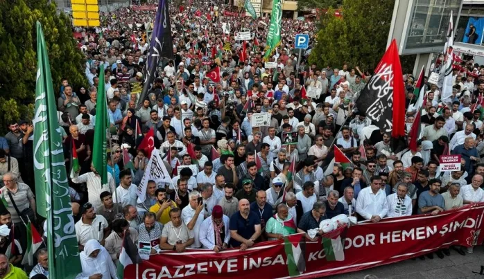 Ankara’da yüz bin kişi Gazze’ye insani koridor için TBMM’ye yürüdü