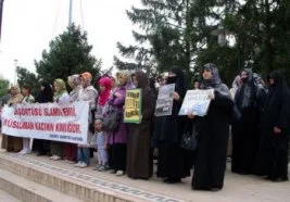 Başörtüsü direnişçilerine açılan dâvânın takipçisiyiz