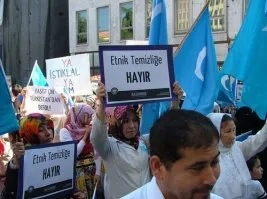 Çin katliamına Taksim’de protesto