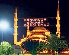 Sultanahmet’e “Ordumuza Şükran Borçluyuz” mahyası!