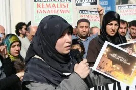 Tepki verince oluyor: Mahyalar kaldırıldı, Siyonist uçaklara yasak geldi