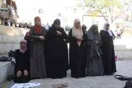 Namazı Mescid-i Aksa’nın dışında kılabildiler&nbsp;