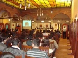 Salondan atılan başörtülüler “köle olmayacağız” diyor!