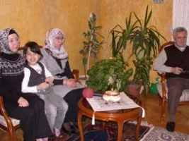 Başörtülü aile kış ortasında misafirhaneye alınmadı