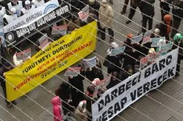 Danıştay balyozuna protesto
