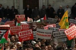 İstanbul ayaktaydı: Mescid-i Aksa sahipsiz değildir