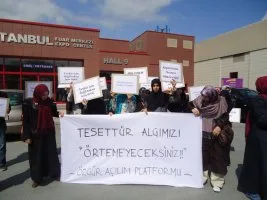 “Tesettür modası” saptırmasına&nbsp;anlamlı protesto