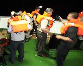 Siyonist işgal çetesi gemilere saldırdı, şehid ve yaralılar var