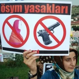 Üniversite sınavında başörtülü öğrenciye saldırı