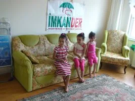 İmkan-Der bir mülteci aileyi daha kamptan kurtardı