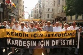 Taksim’de “Silahlar sussun” çağrısı