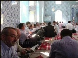 Din-Bir-Sen,&nbsp;“İman ve Bilinç”&nbsp;kitabını dağıttı&nbsp;&nbsp;